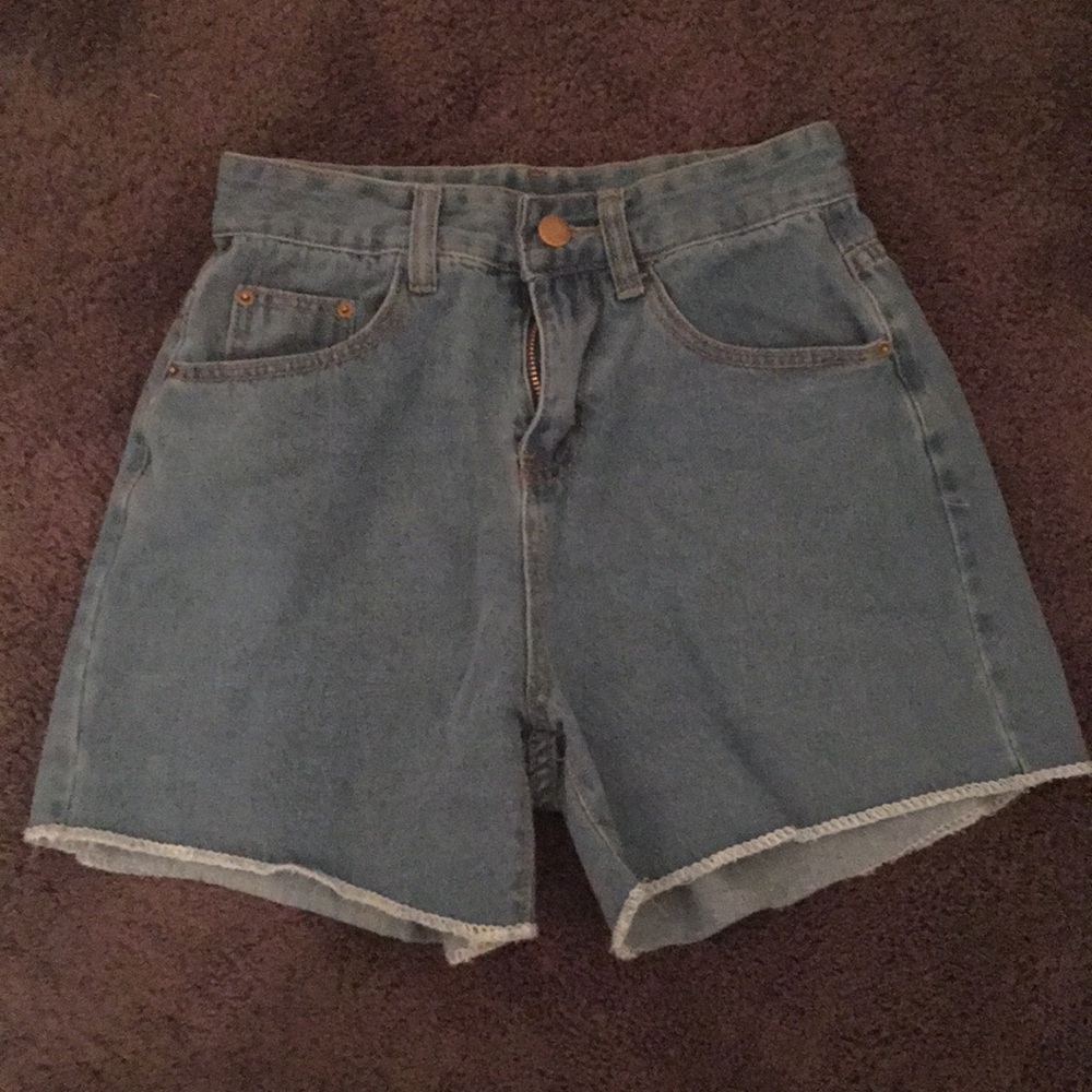 SOLD High waisted 80s style denim shorts!